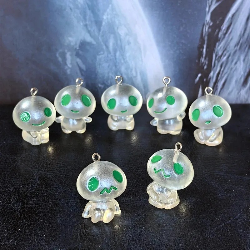 Resin Art Pendant - ชาร์มเรซิ่นรูปเอเลี่ยนเรืองแสงในที่มืด 7 ชิ้น, จี้การ์ตูนเอเลี่ยนเรืองแสงสำหรับสร้อยคอ พวงกุญแจ DIY,